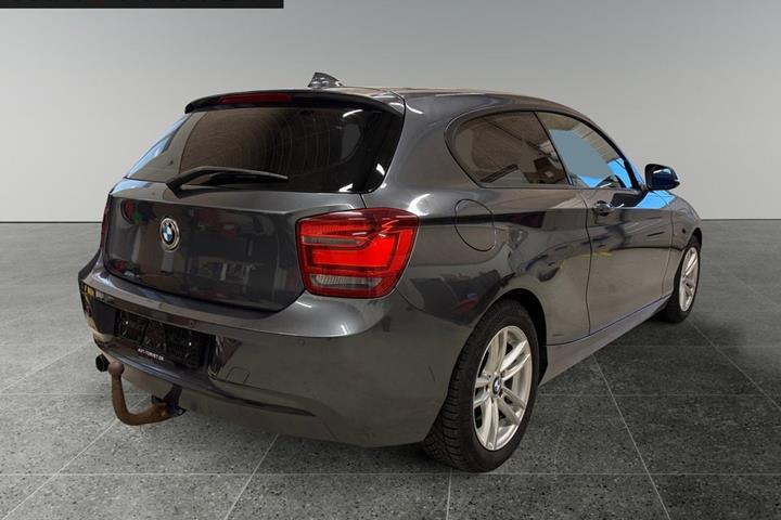 Grå BMW 118d fra 2013