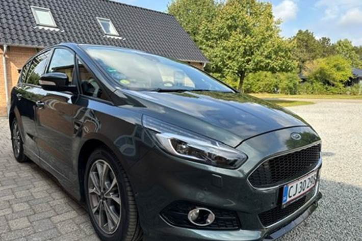 Grøn Ford S-MAX fra 2019