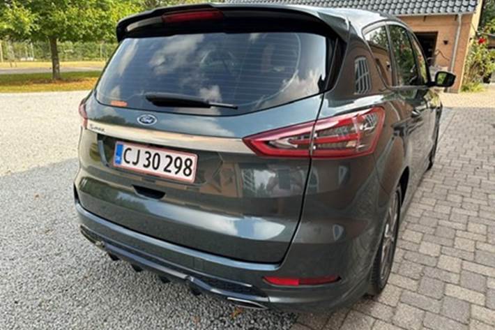 Grøn Ford S-MAX fra 2019