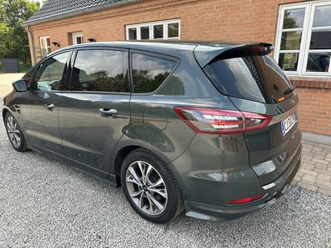 Grøn Ford S-MAX fra 2019