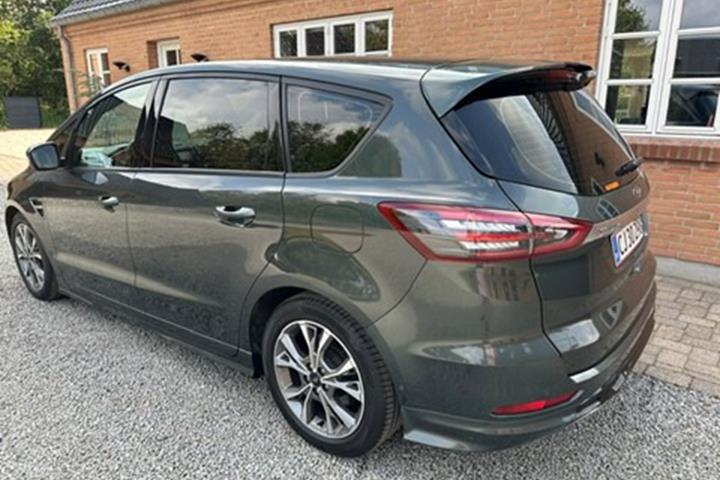 Grøn Ford S-MAX fra 2019