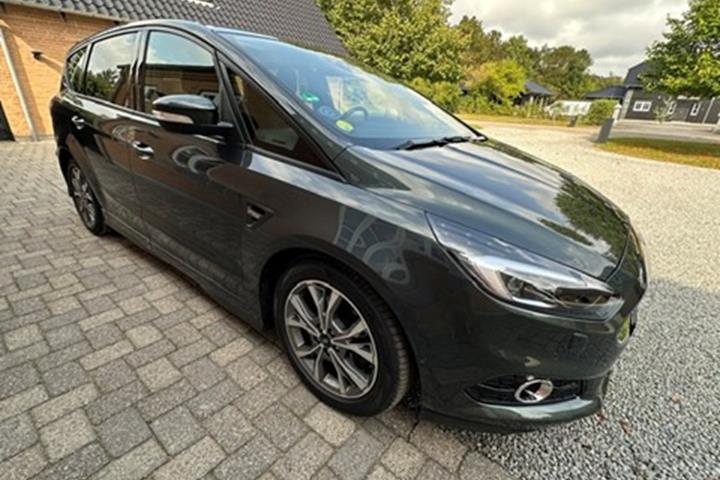 Grøn Ford S-MAX fra 2019