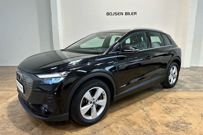 Sort Audi Q4 fra 2023 set udefra