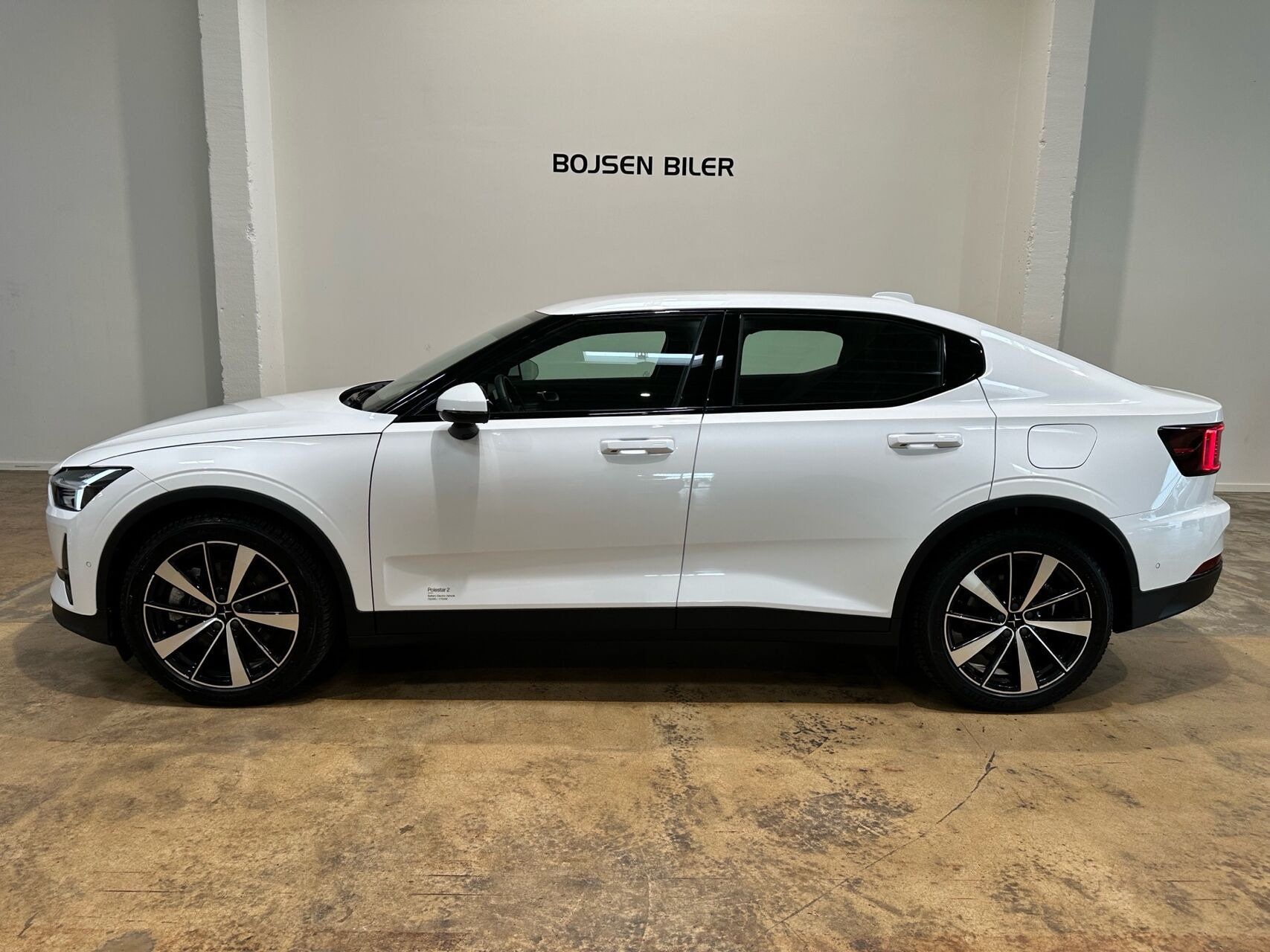 Hvid Polestar 2 fra 2023