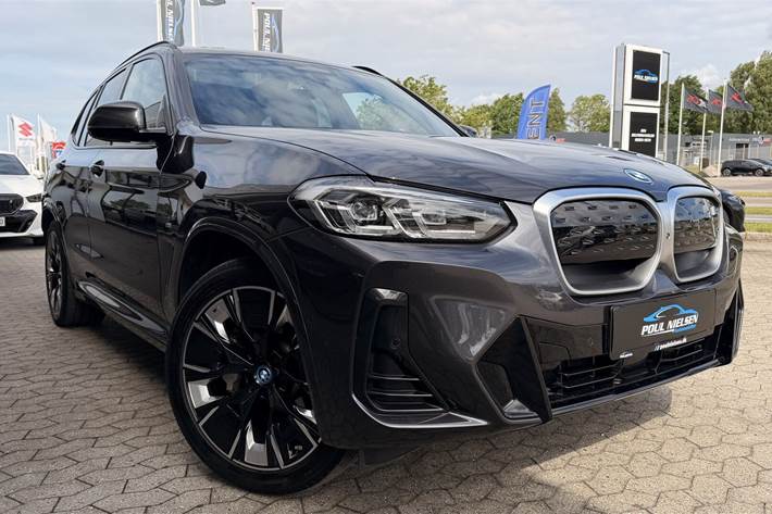 Grå BMW iX3 fra 2023