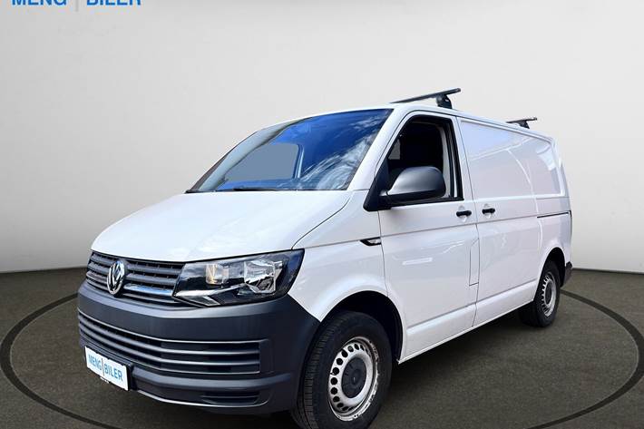 Hvid VW Transporter fra 2017 set udefra