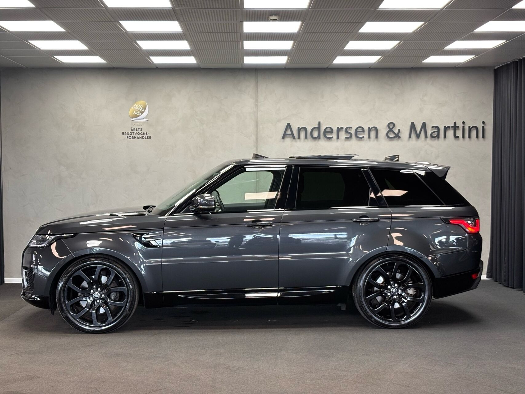 Grå Land Rover Range Rover sport fra 2018