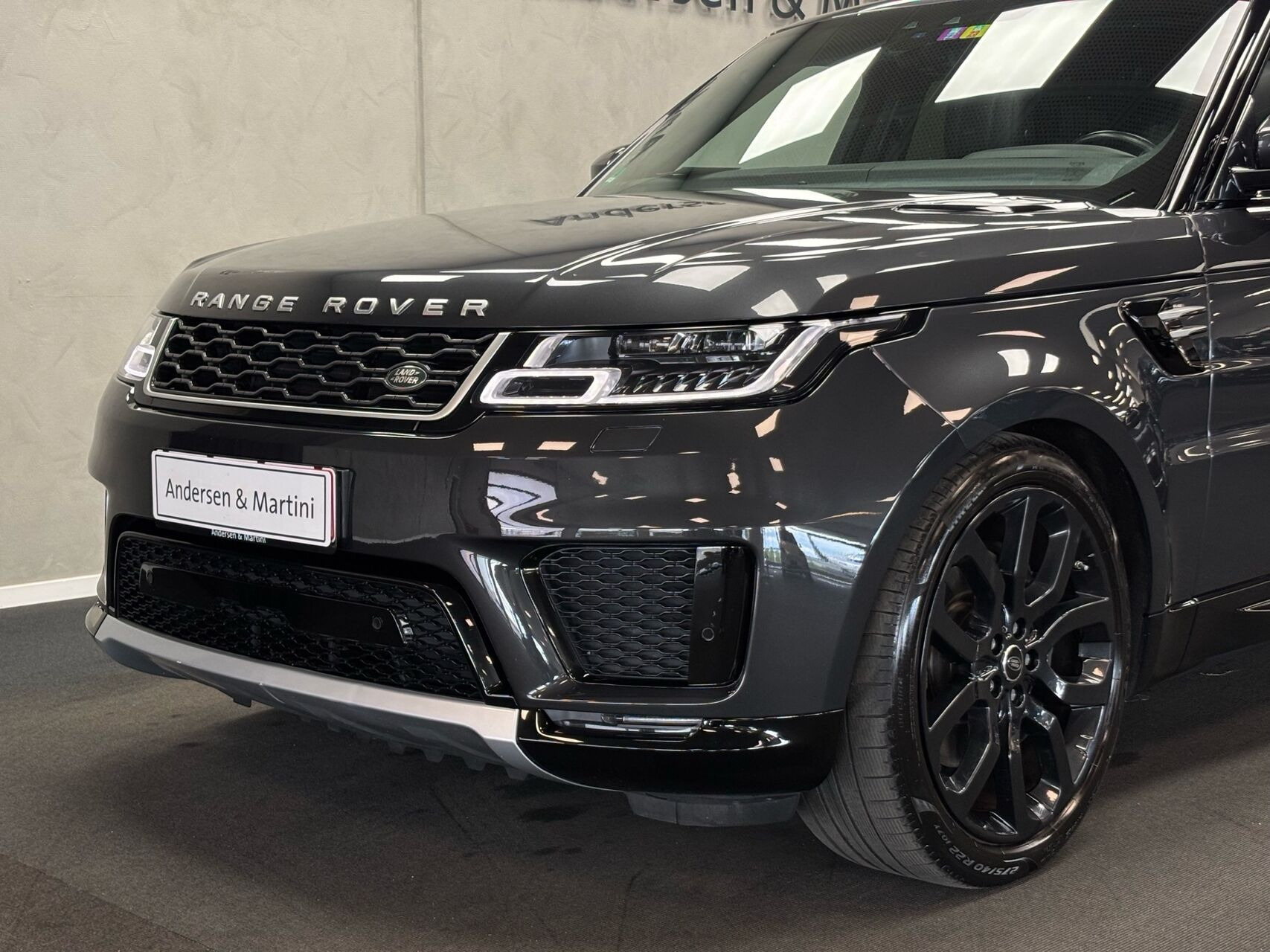 Grå Land Rover Range Rover sport fra 2018
