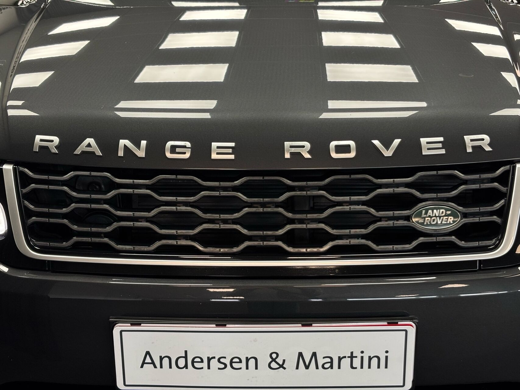 Grå Land Rover Range Rover sport fra 2018