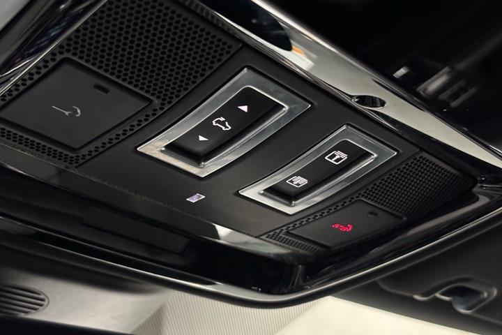 Grå Land Rover Range Rover sport fra 2018