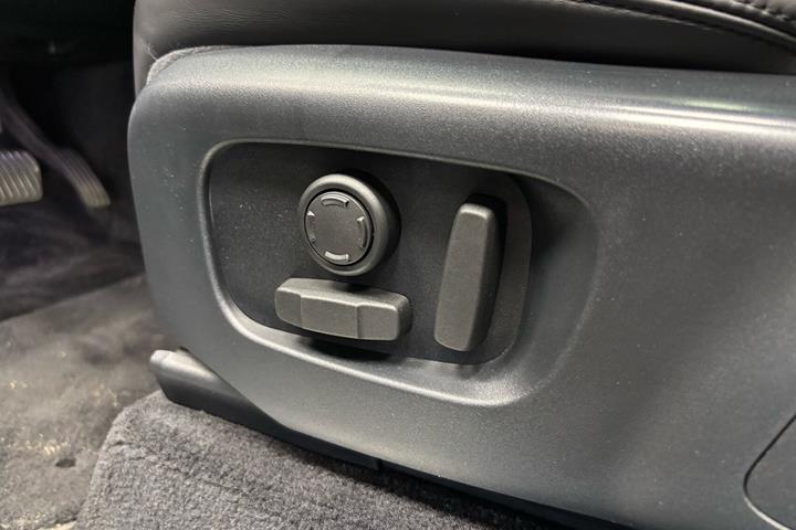 Grå Land Rover Range Rover sport fra 2018