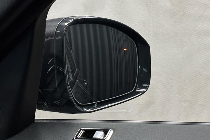 Grå Land Rover Range Rover sport fra 2018