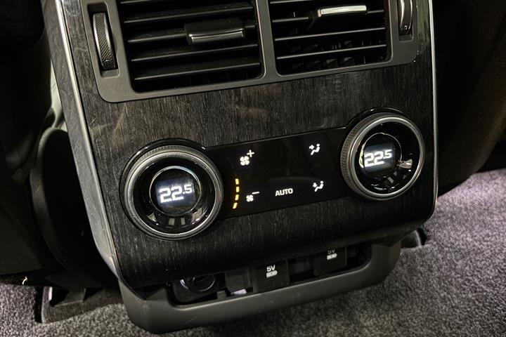 Grå Land Rover Range Rover sport fra 2018