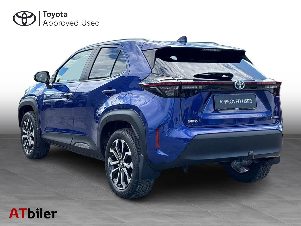Blå Toyota Yaris Cross fra 2022