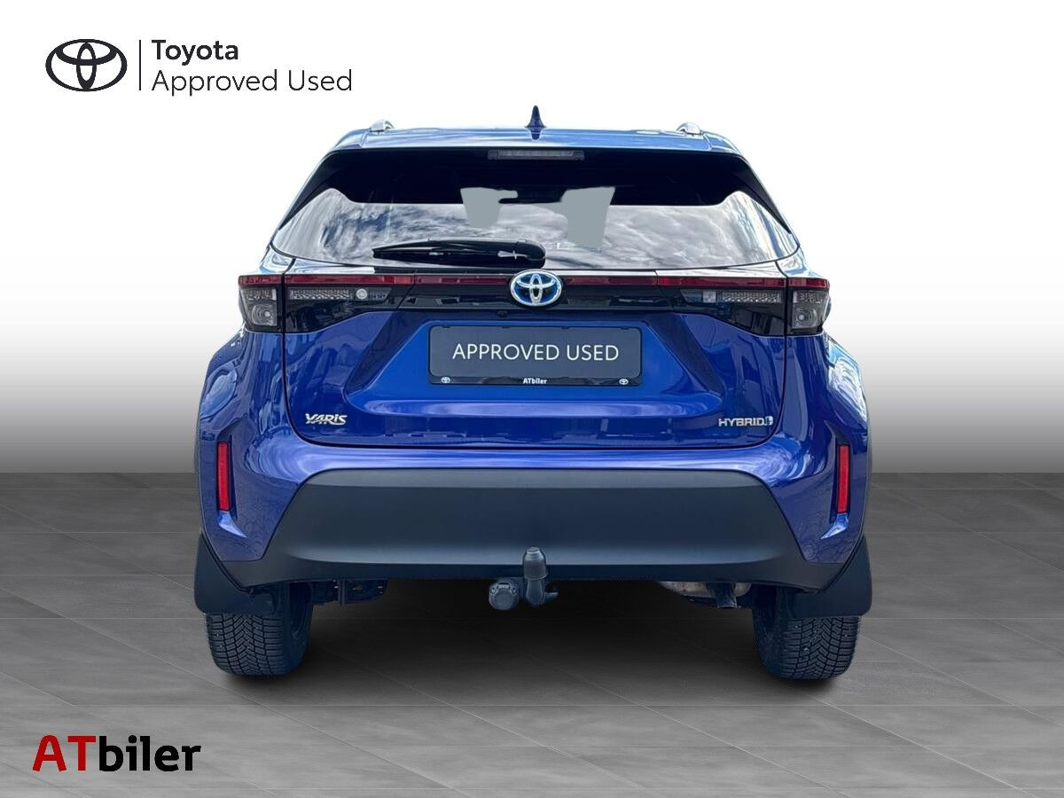 Blå Toyota Yaris Cross fra 2022