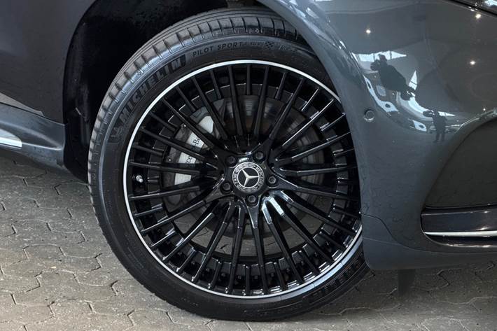 Grå Mercedes EQC400 fra 2023