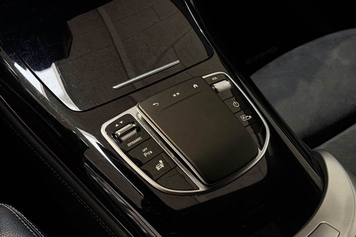 Grå Mercedes EQC400 fra 2023