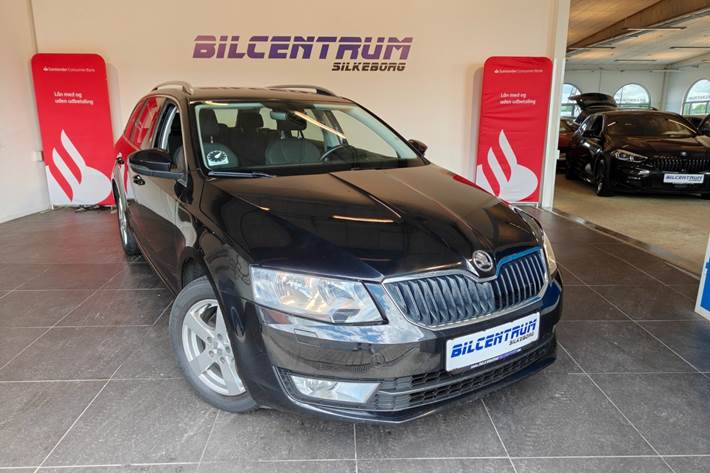 Sort Skoda Octavia fra 2017