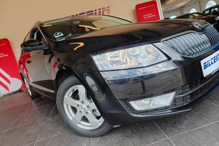 Sort Skoda Octavia fra 2017