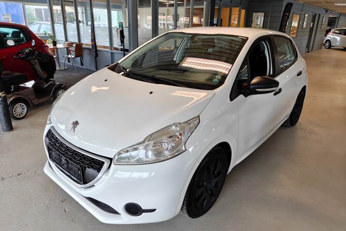 Gul Peugeot 208 fra 2014