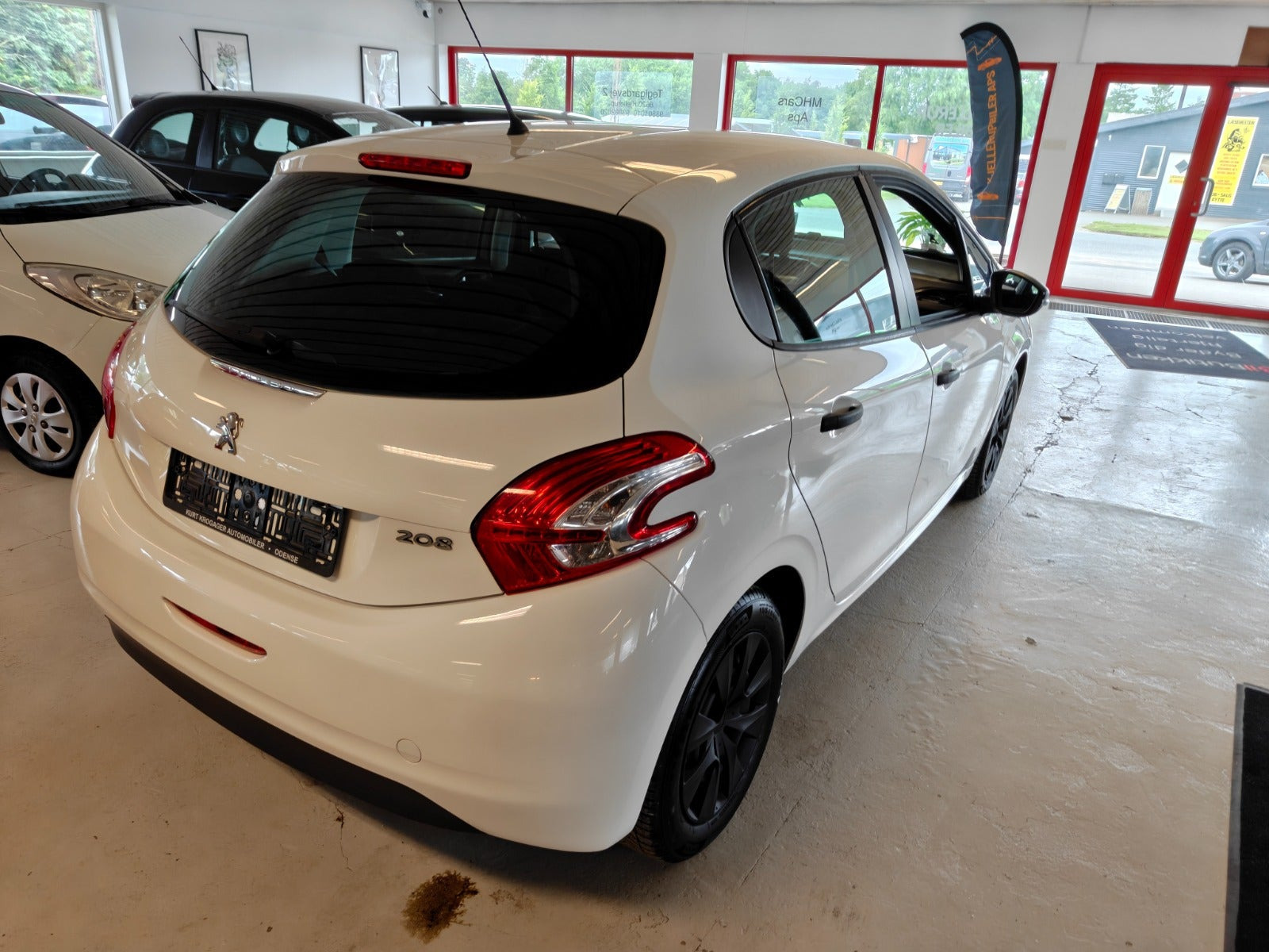 Gul Peugeot 208 fra 2014