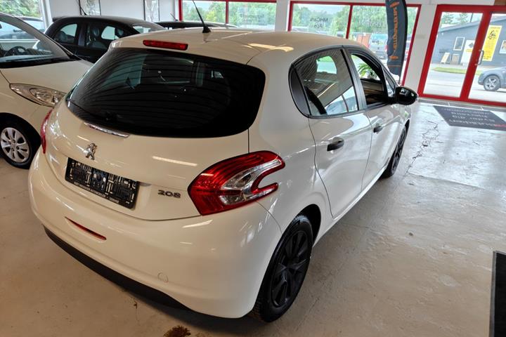 Gul Peugeot 208 fra 2014