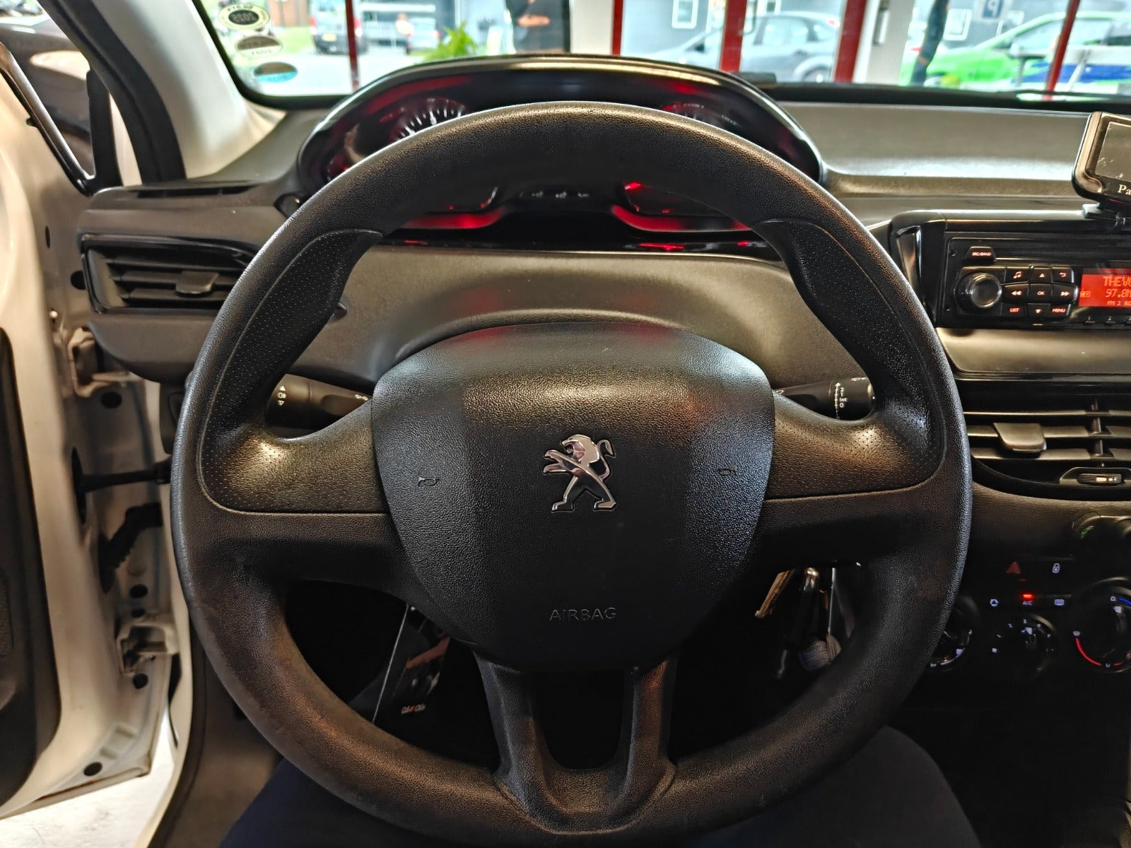 Gul Peugeot 208 fra 2014