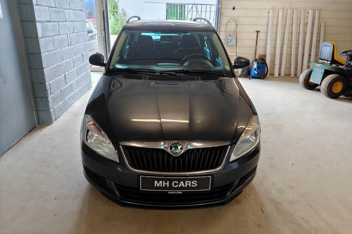 Gul Skoda Fabia fra 2011