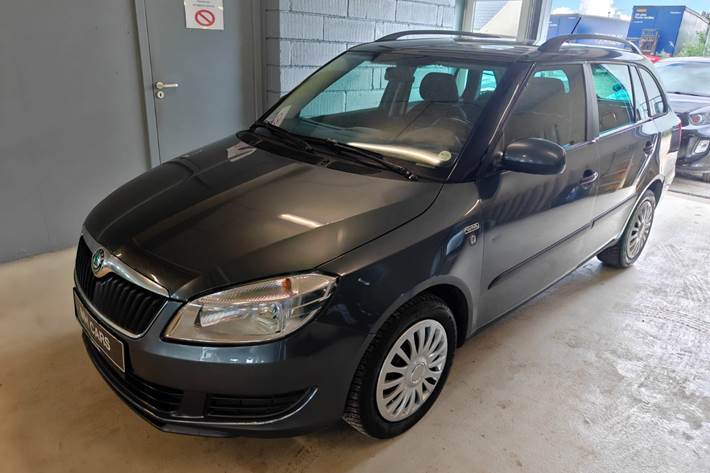 Gul Skoda Fabia fra 2011