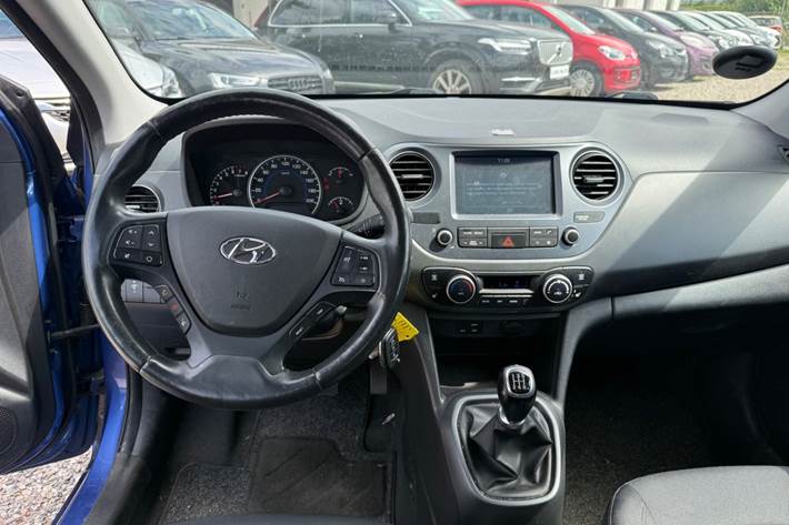 Blå Hyundai i10 fra 2019