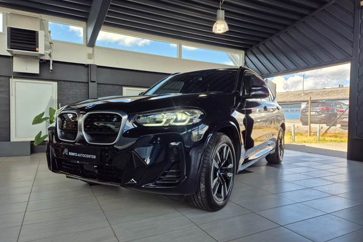 Sort BMW iX3 fra 2023