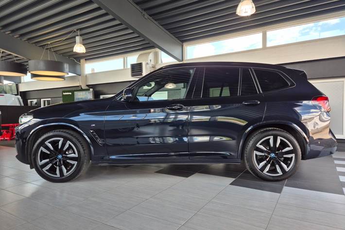 Sort BMW iX3 fra 2023