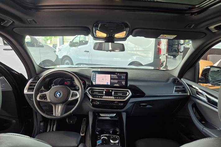 Sort BMW iX3 fra 2023
