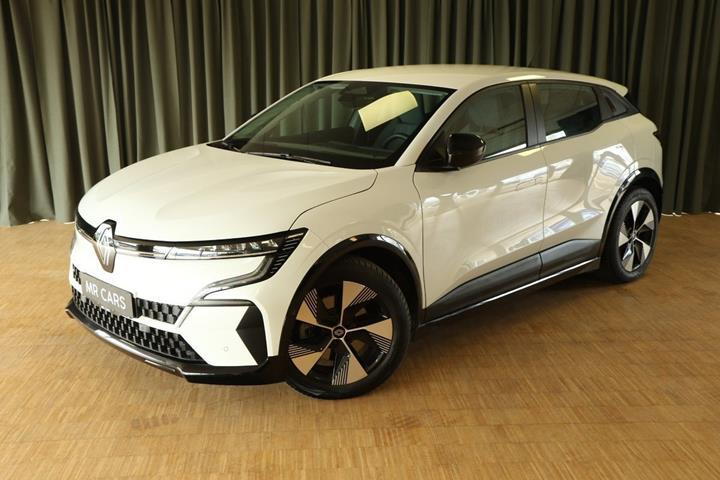 Grøn Renault Megane E-Tech fra 2023 set udefra