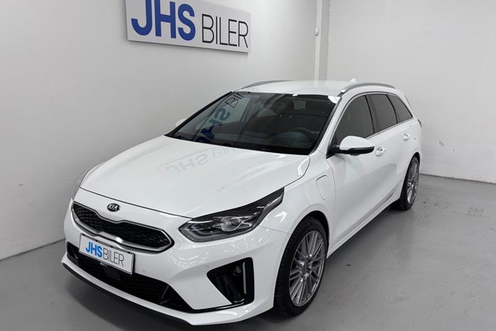 Hvid Kia Ceed fra 2020 set udefra