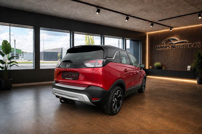 Rød Opel Crossland fra 2021