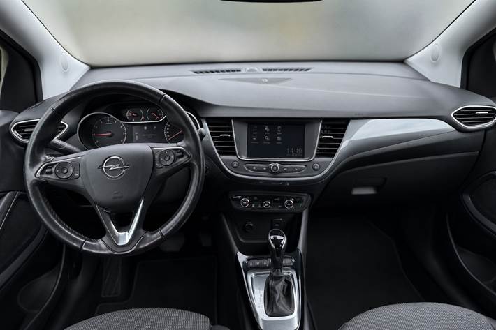 Rød Opel Crossland fra 2021