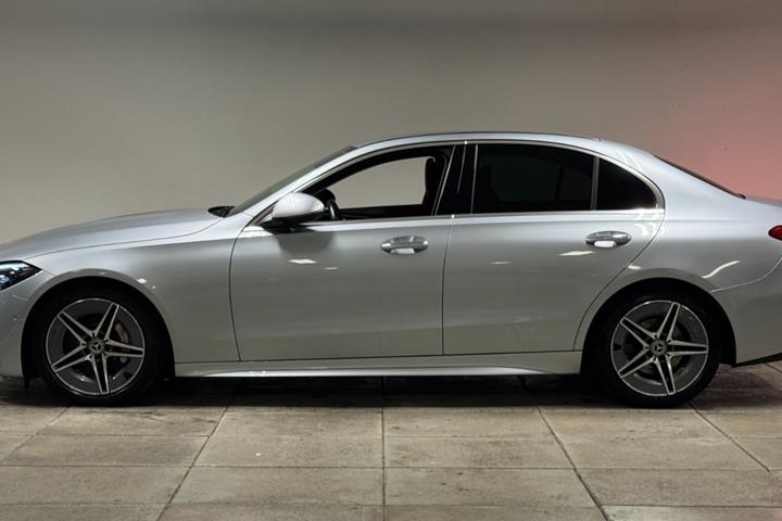 Sølv Mercedes C220 d fra 2022
