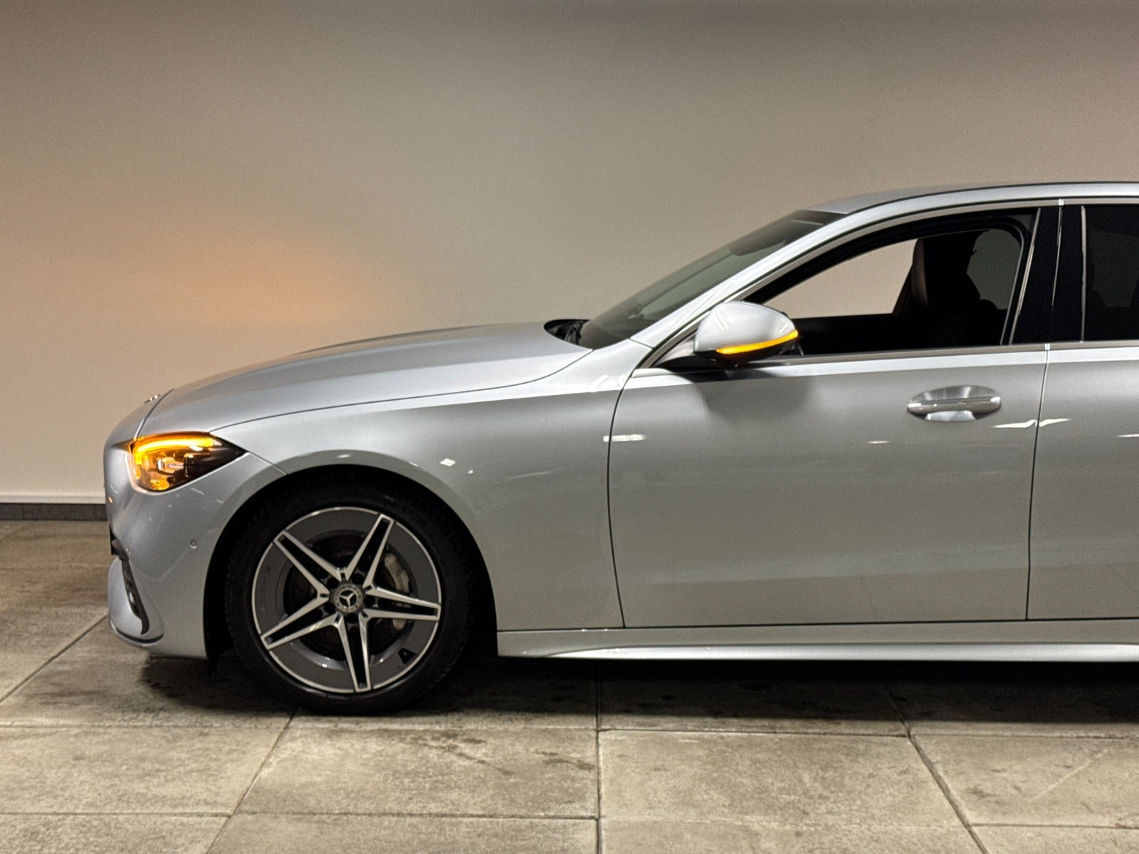 Sølv Mercedes C220 d fra 2022