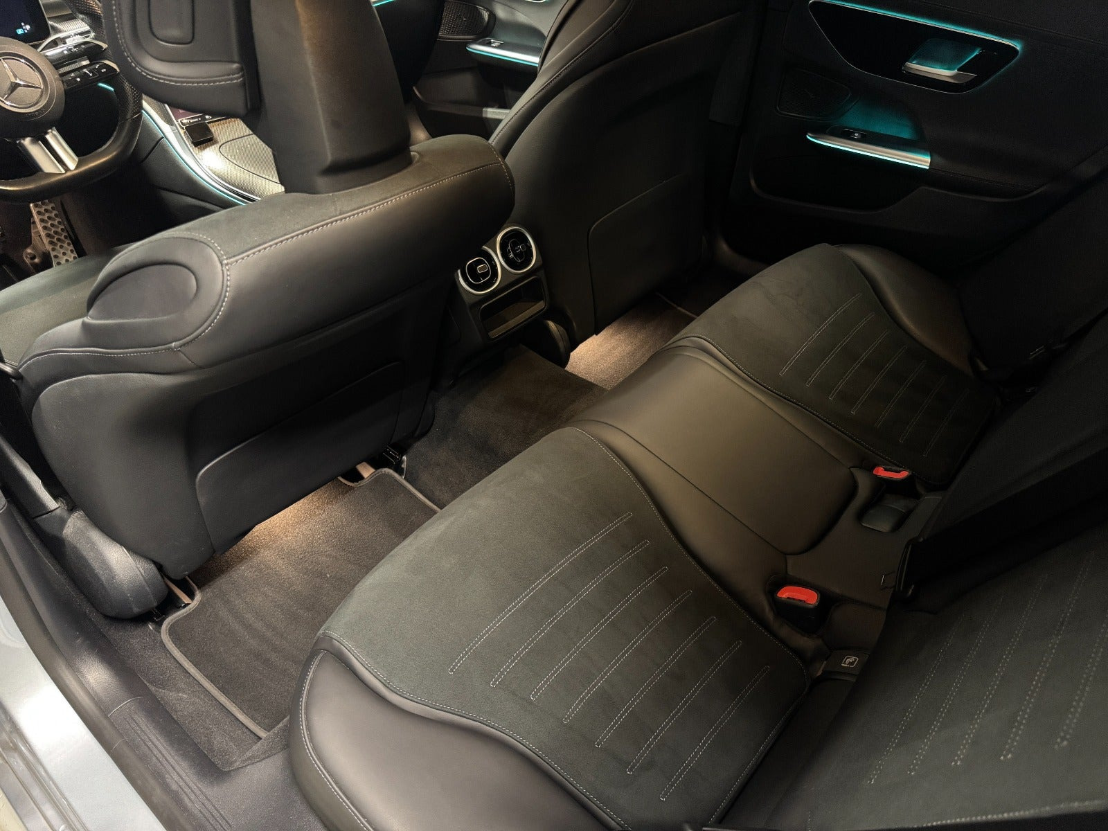 Sølv Mercedes C220 d fra 2022