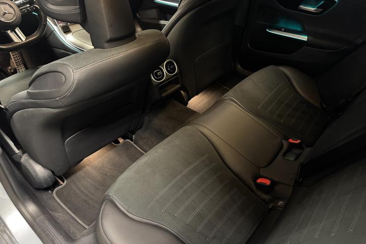 Sølv Mercedes C220 d fra 2022