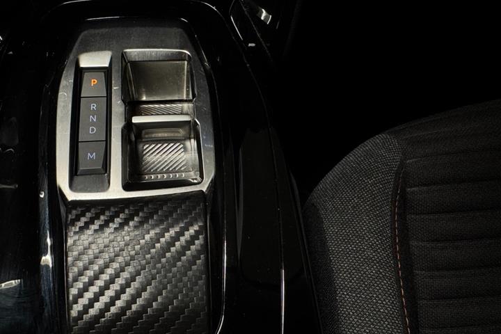Sort Peugeot 2008 fra 2023