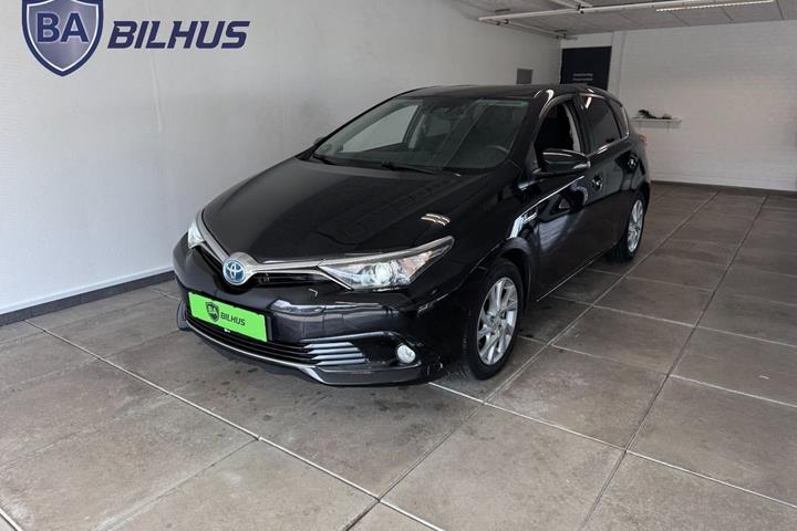 Sort Toyota Auris fra 2016 set udefra