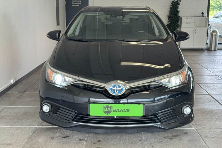 Sort Toyota Auris fra 2016