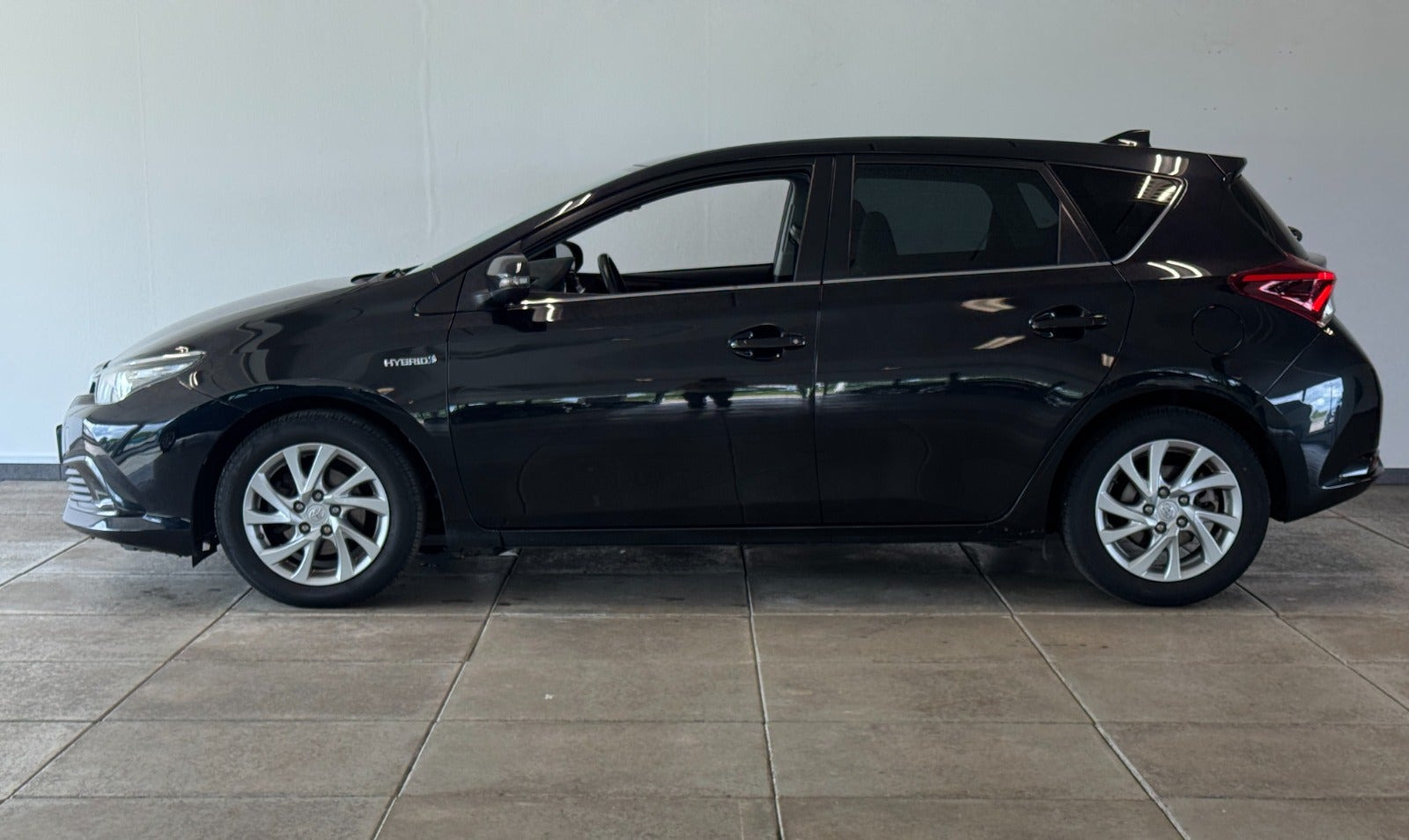 Sort Toyota Auris fra 2016