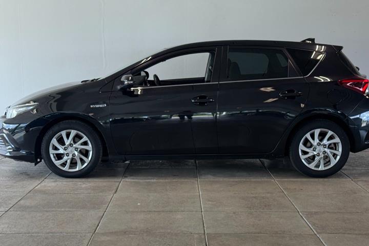 Sort Toyota Auris fra 2016