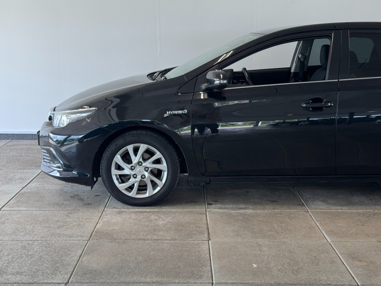 Sort Toyota Auris fra 2016
