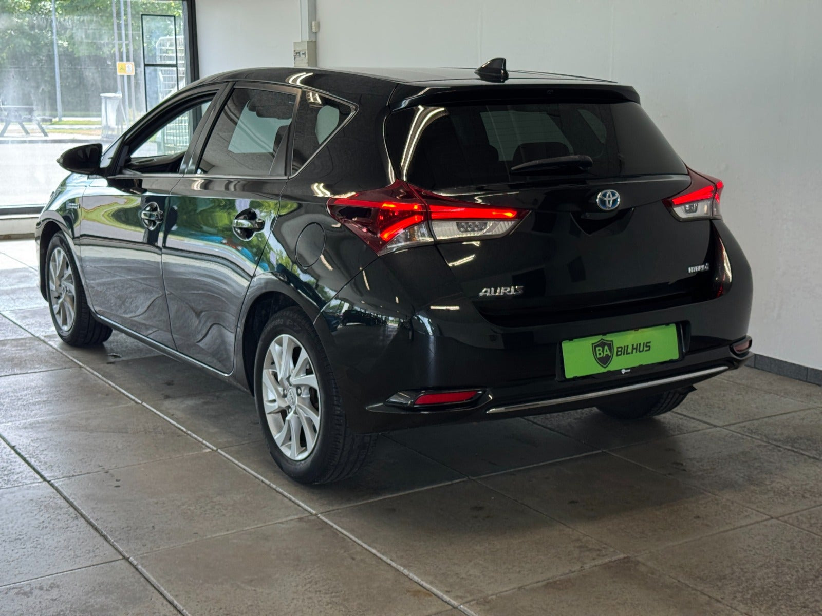 Sort Toyota Auris fra 2016