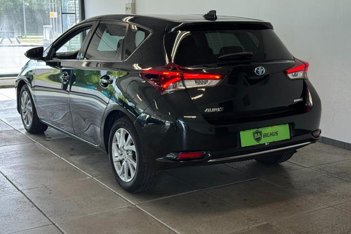 Sort Toyota Auris fra 2016