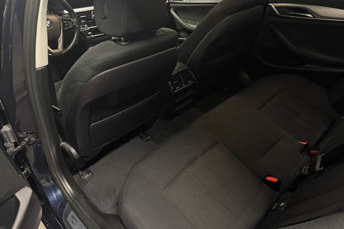 Blå BMW 520d fra 2018